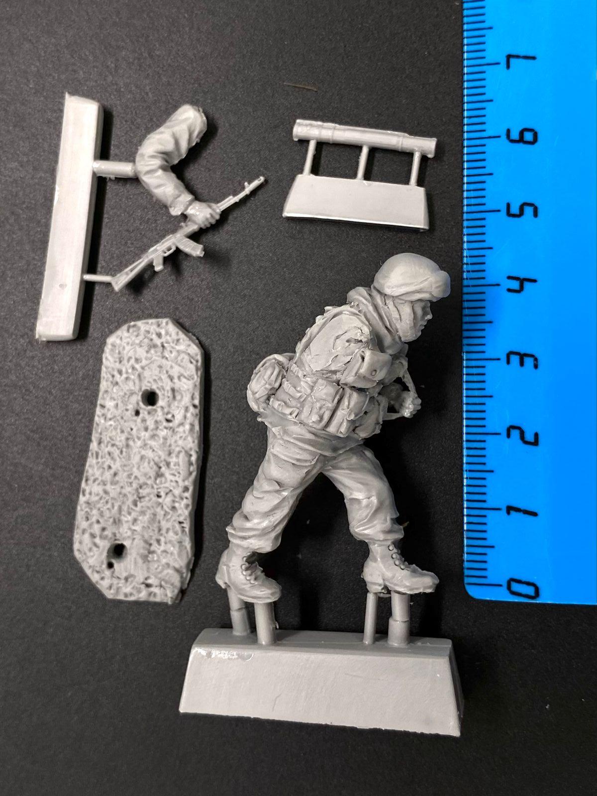 5087ТБ ВИМ, идущий боец (Росгвардия) с автоматом и гранатометом Три Богатыря