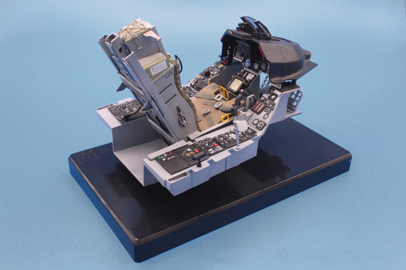 2990ИТ F-16 КАБИНА Italeri