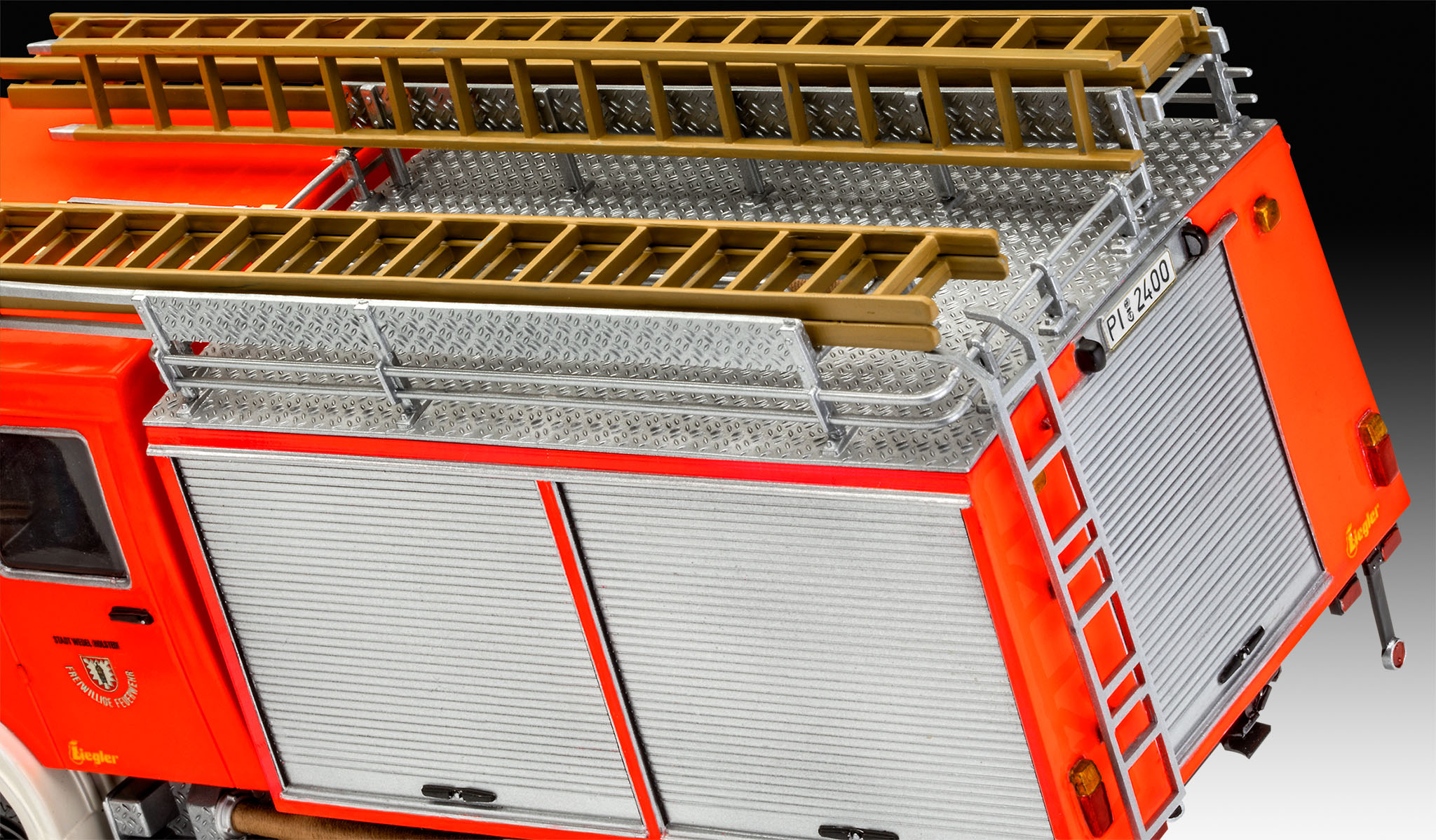 07655RE Пожарный автомобиль Mercedes-Benz 1017 LF 16 Revell