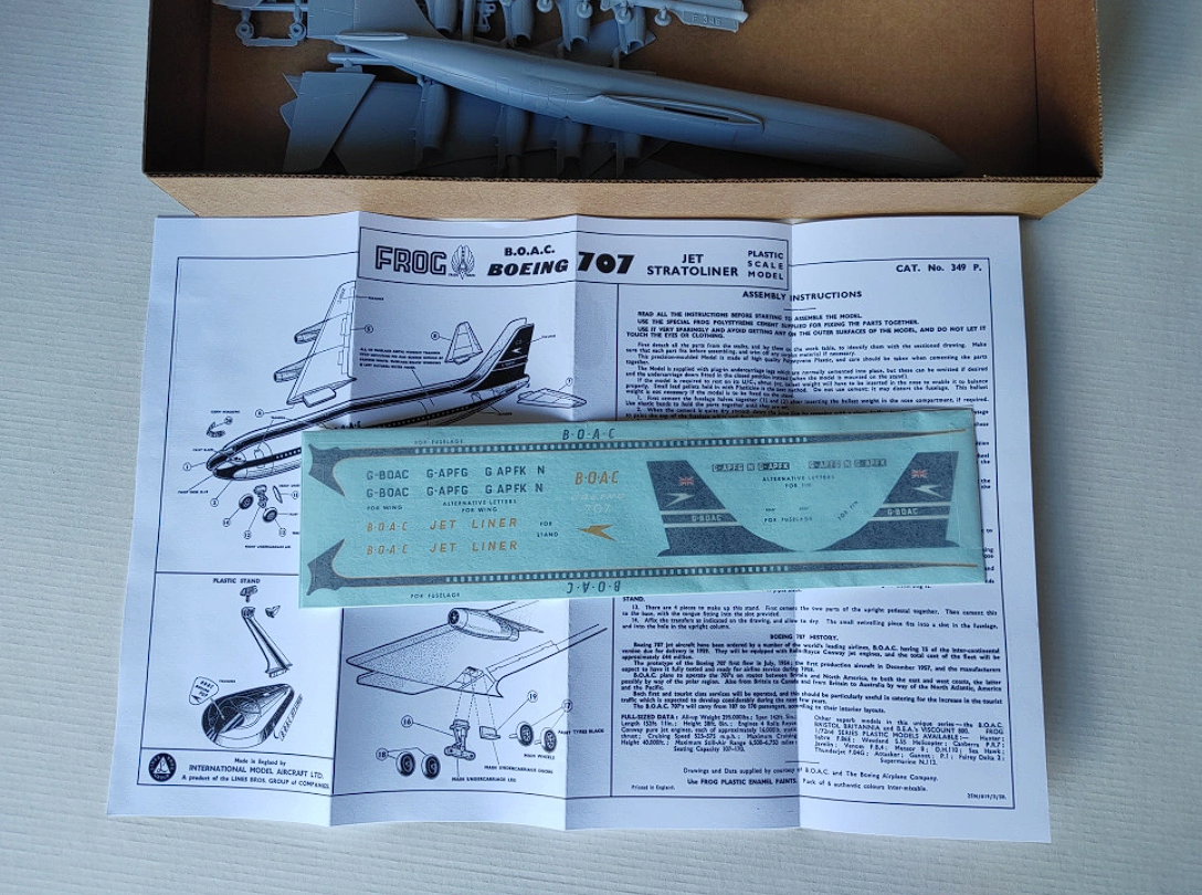 349 Сборная модель самолета Boeing 707 BOAC FROG