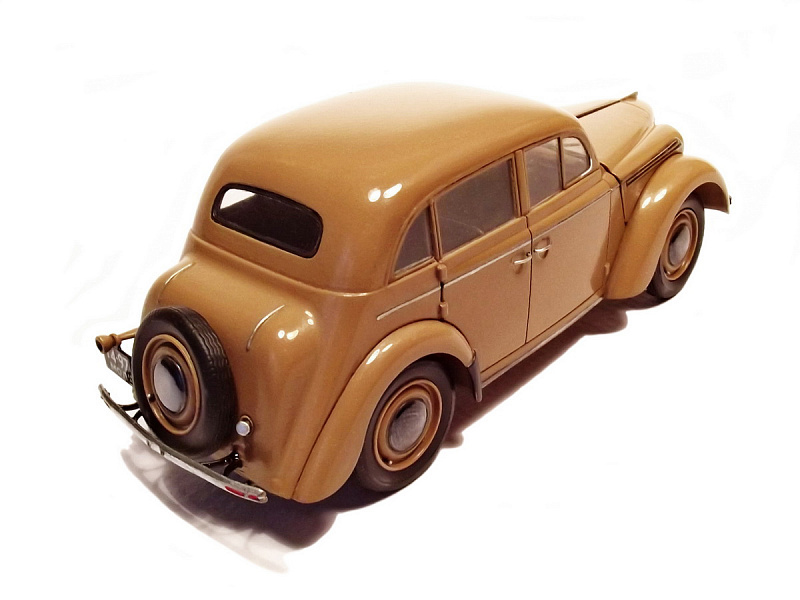 35479 Советский легковой автомобиль Москвич-401-420 ICM