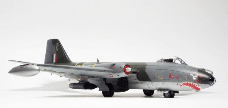 72023 Средний бомбардировщик Канберра ARK model